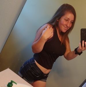 Meet your Posher, Alyssa